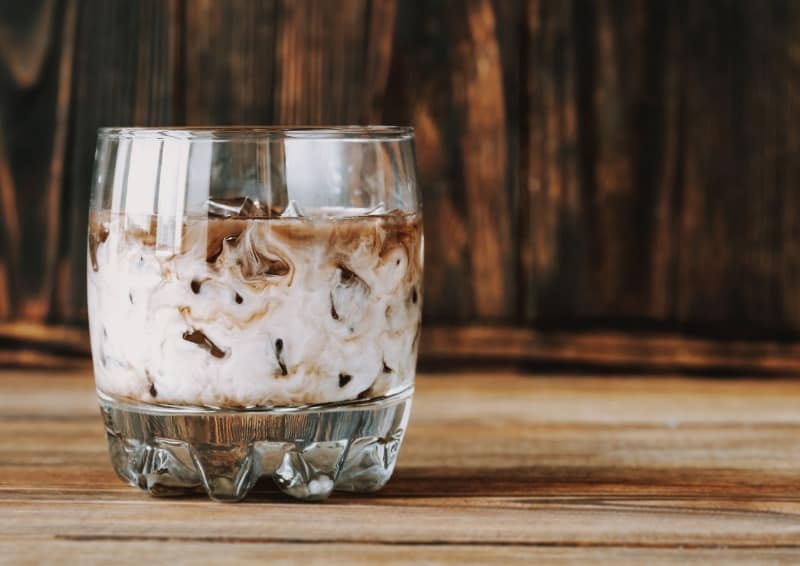 White and black russians are delicious international cocktail recipes