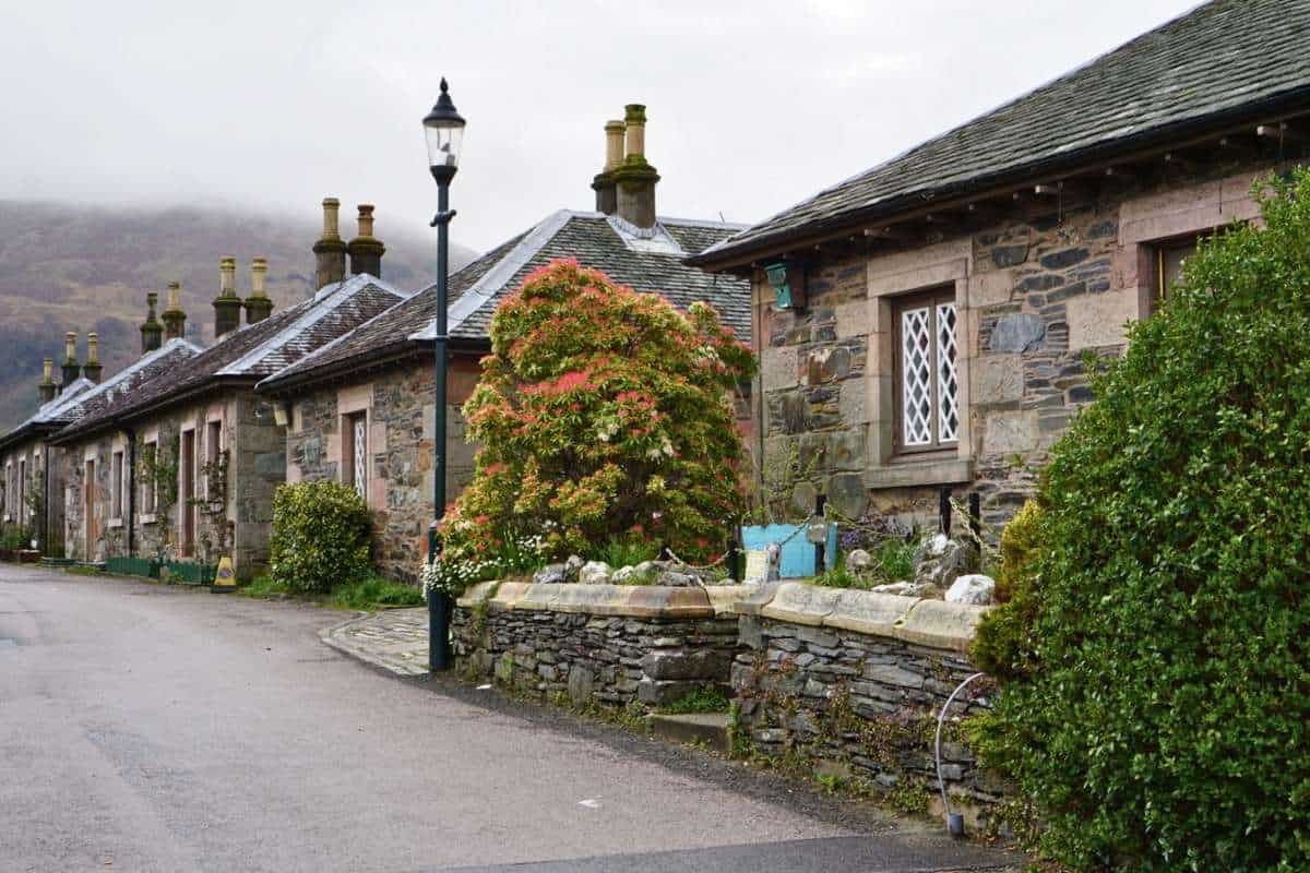 A close up of the street with stone and slate cottages in LUss and a lamppost. 